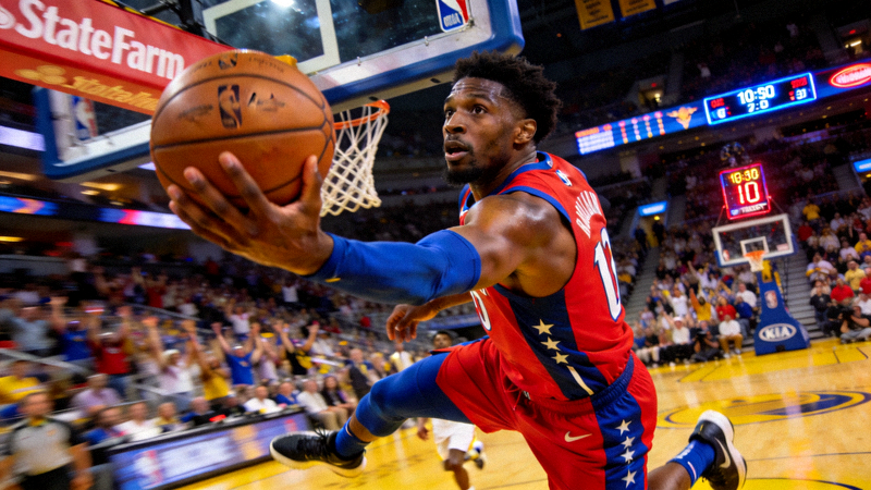 NBA总决赛第七场决胜时刻 - 球员上篮动作